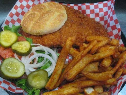 Wildwood Smokehouse & Saloon | restaurant | 4919 Walleye Dr SE, Iowa City, IA 52240, USA | 3193331750 OR +1 319-333-1750