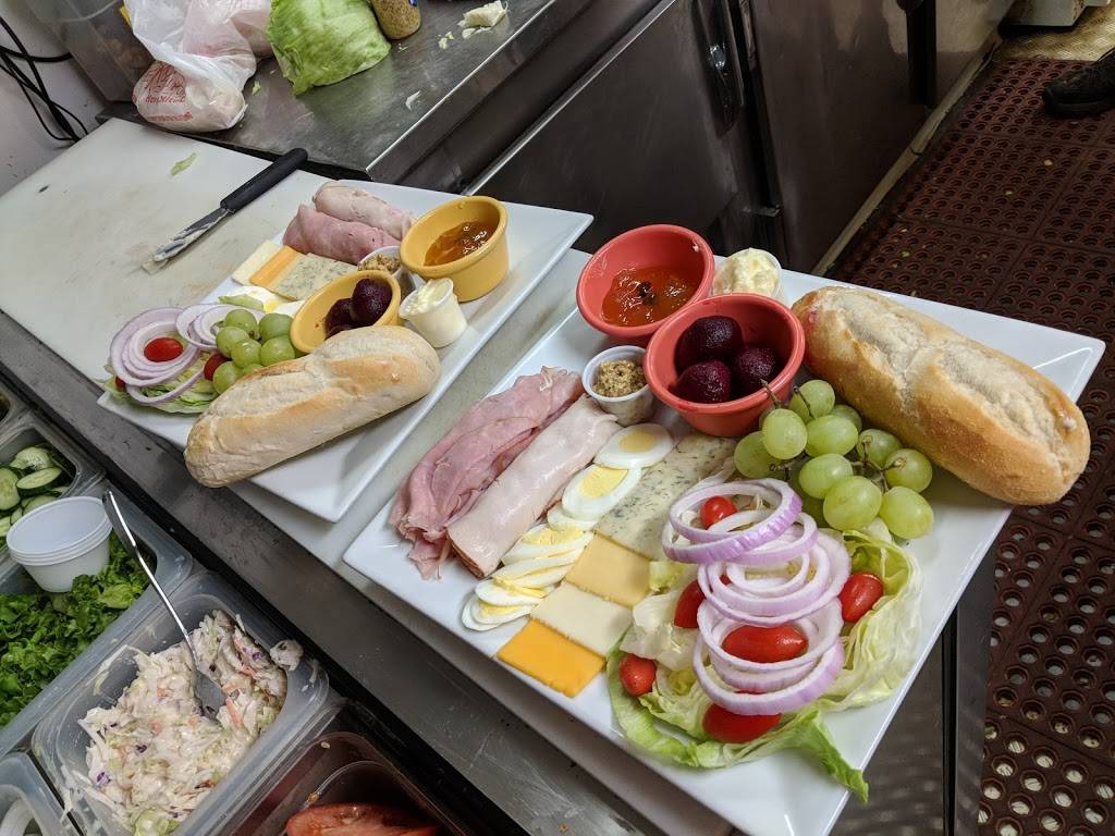 Ivoryton Tavern and Cafe | restaurant | 8 Summitt Street, Ivoryton, CT 06442, USA | 8607671449 OR +1 860-767-1449