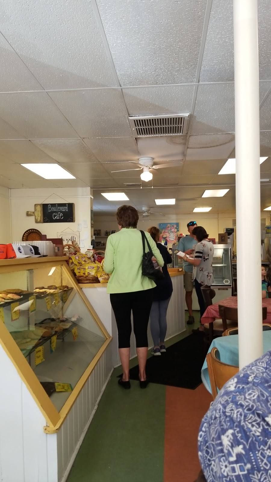 Boulevard Café | restaurant | 1201 Ocean Blvd, St Simons, GA 31522, USA | 9126342415 OR +1 912-634-2415