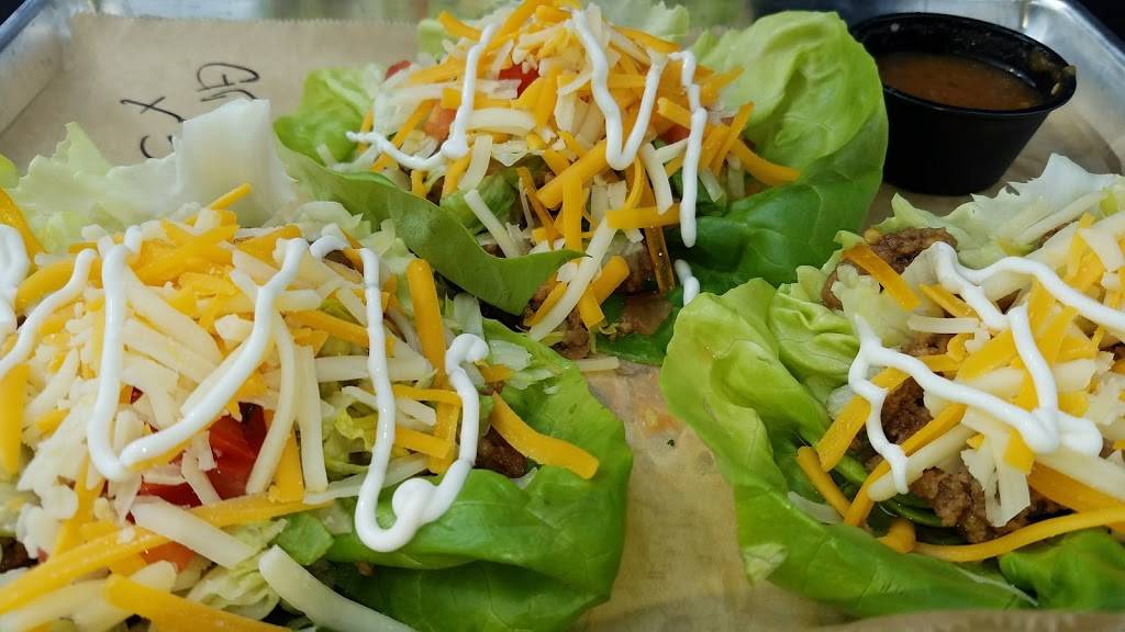 BTW - BURGERS TACOS WAFFLES | restaurant | 115 E Main St, Tavares, FL 32778, USA | 3525089287 OR +1 352-508-9287