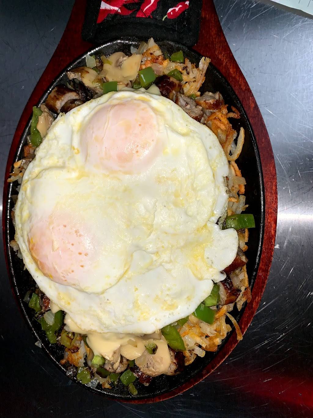 Boulevard Cafe & Coney | restaurant | 540 E Warren Ave, Detroit, MI 48201, USA | 3138313555 OR +1 313-831-3555