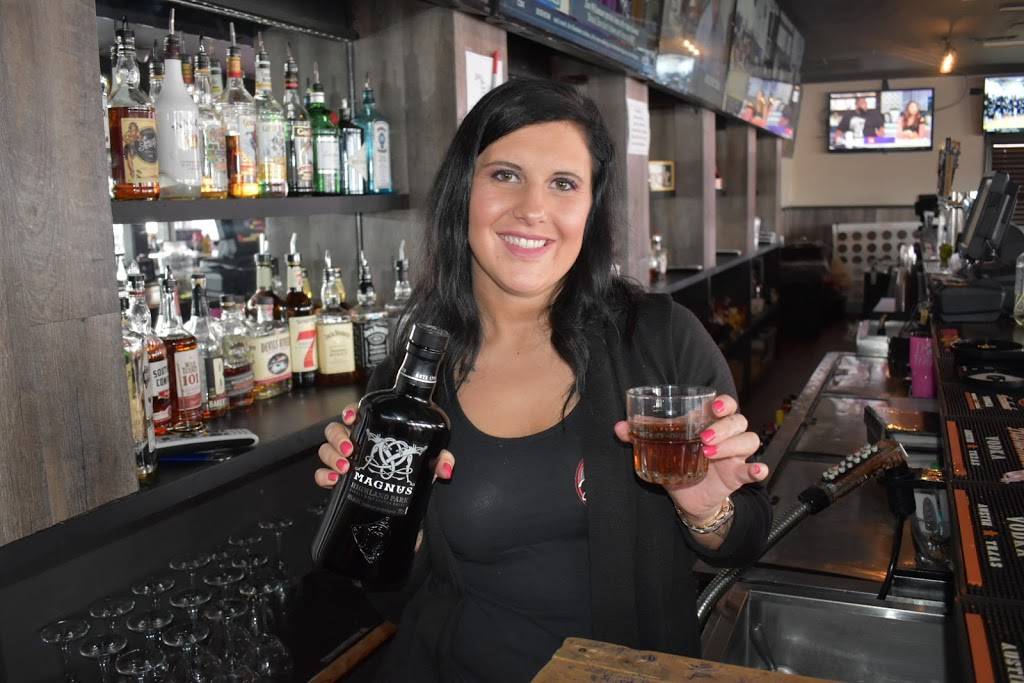 The Hangout Bar & Grill | restaurant | 6060 Veterans Pkwy, Columbus, GA 31909, USA | 7062214157 OR +1 706-221-4157