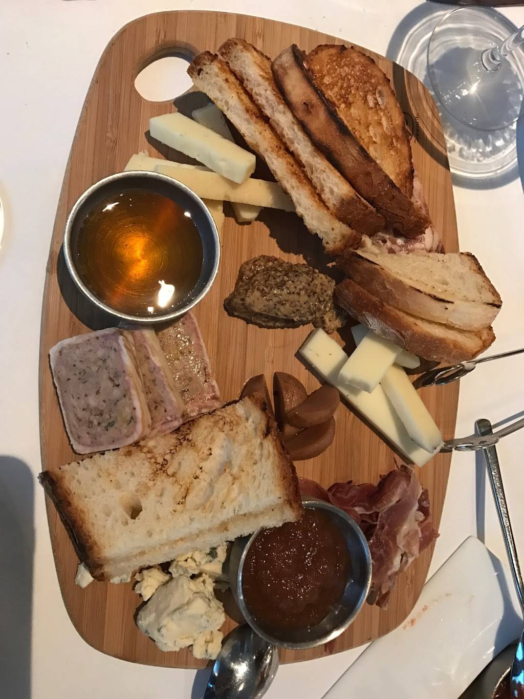 Sam & Harrys Steakhouse | restaurant | 1551 Thoreau Dr N, Schaumburg, IL 60173, USA | 8473034050 OR +1 847-303-4050