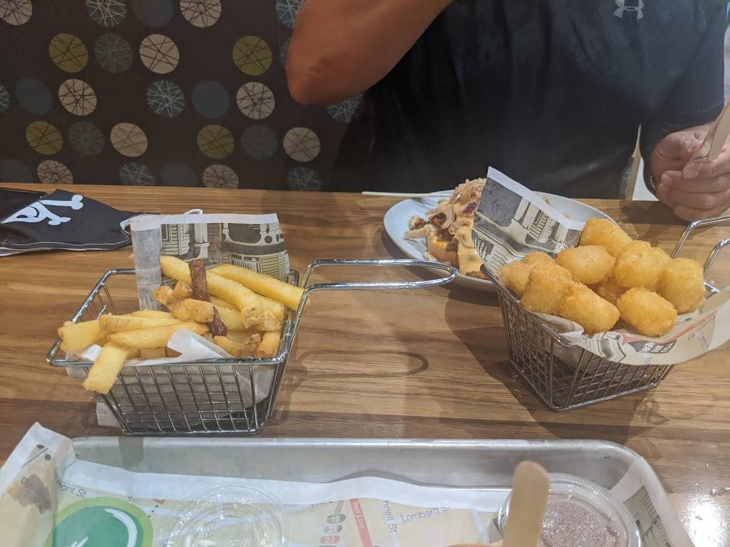 Wahlburgers @ Hy-vee | restaurant | 301 NE Rice Rd, Lees Summit, MO 64086, USA | 8163473526 OR +1 816-347-3526