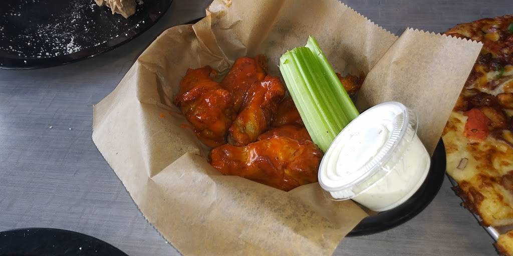 Round Table Pizza | meal delivery | 208 N, 12th Ave, Hanford, CA 93230, USA | 5595851406 OR +1 559-585-1406