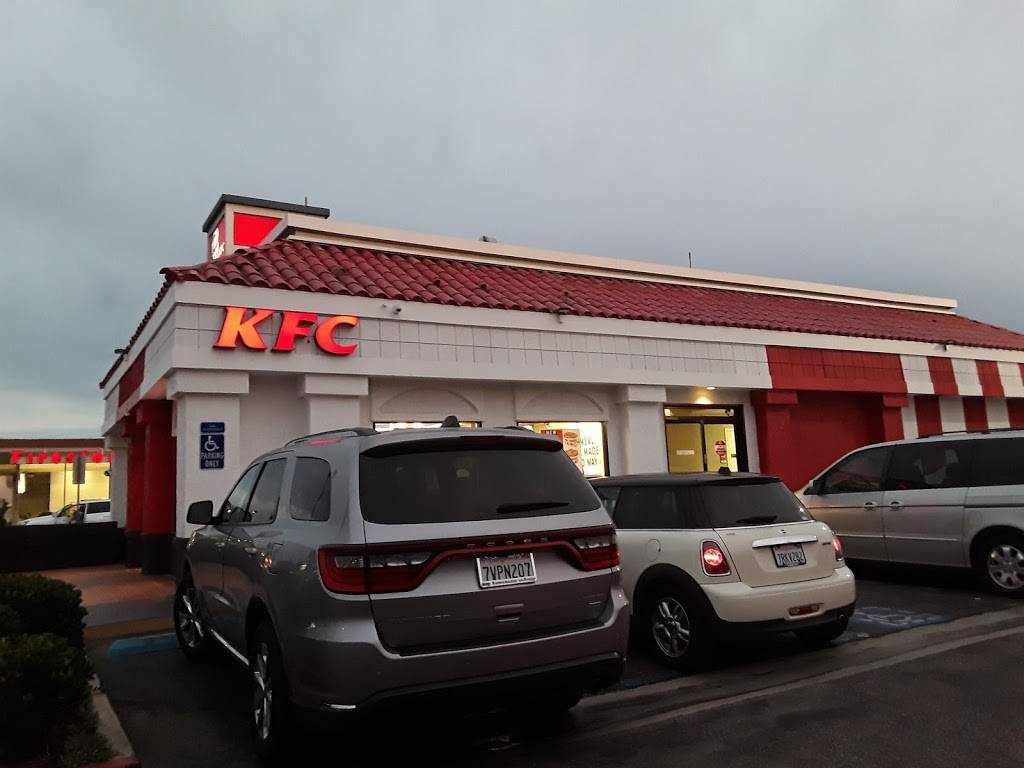 KFC | restaurant | 465 E 17th St, Costa Mesa, CA 92627, USA | 9496425943 OR +1 949-642-5943