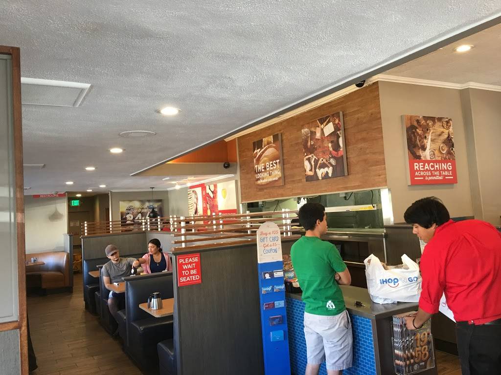 IHOP | restaurant | 880 S Arroyo Pkwy, Pasadena, CA 91105, USA | 6264495226 OR +1 626-449-5226