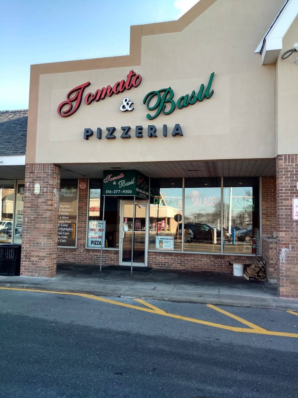 Tomato & Basil Pizzeria | restaurant | 1692 Merrick Rd, Merrick, NY 11566, USA | 5163779500 OR +1 516-377-9500