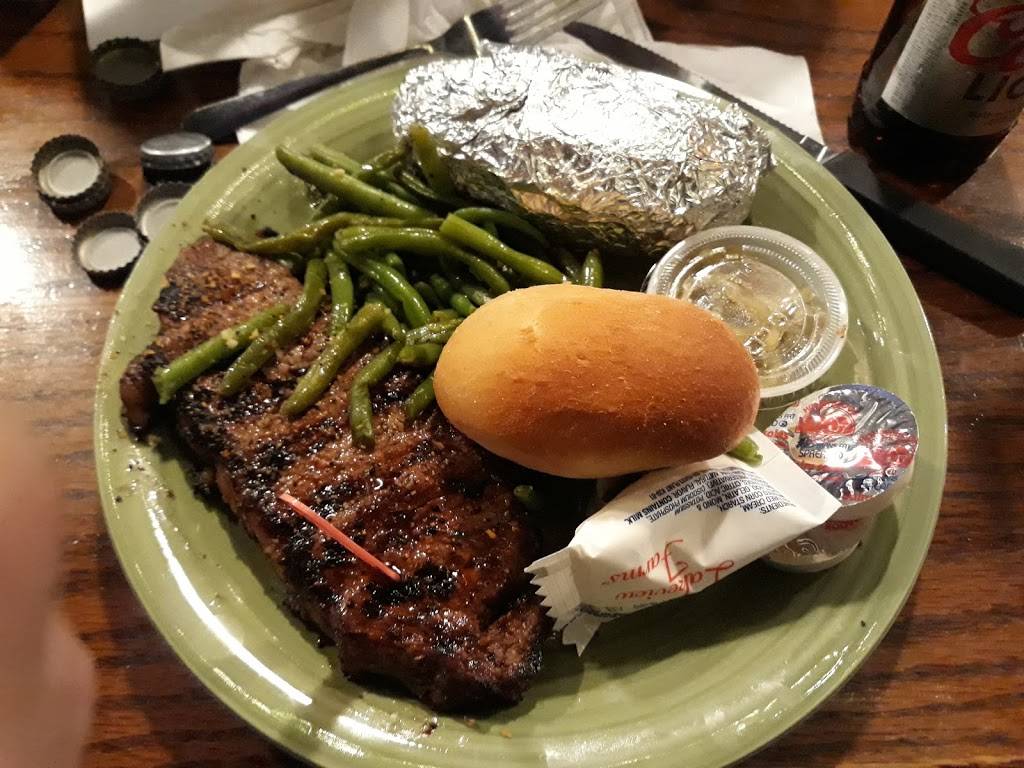 Quench Bar & Grill | restaurant | 8414 Market St, Youngstown, OH 44512, USA | 3309533313 OR +1 330-953-3313