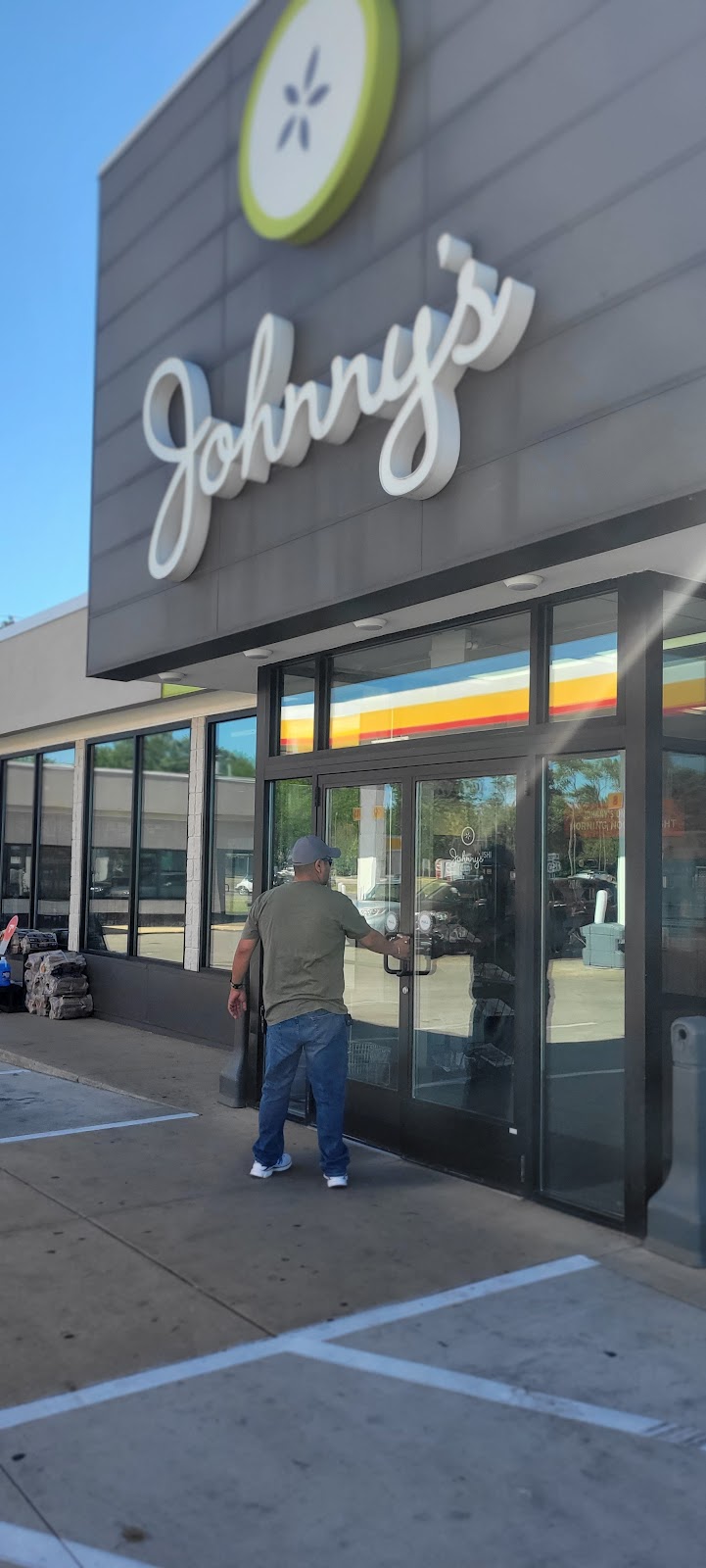 Johnnys Markets | meal takeaway | 1223 W Michigan Ave, Three Rivers, MI 49093, USA | 2692738090 OR +1 269-273-8090