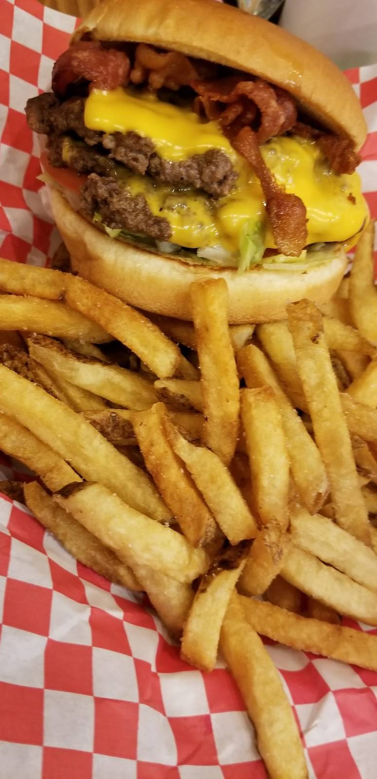 Daves Burger Barn | restaurant | 600 N Patricia St, Waco, TX 76705, USA | 2548678000 OR +1 254-867-8000