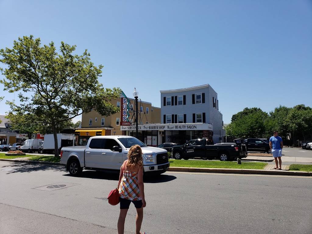 Leones Sub And Pizza | restaurant | 2935 292, Broadway, Somerville, MA 02145, USA | 6177762511 OR +1 617-776-2511