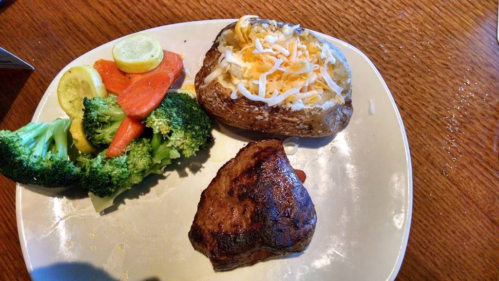 Outback Steakhouse | restaurant | 1000 Division Rd, East Greenwich, RI 02818, USA | 4018864543 OR +1 401-886-4543