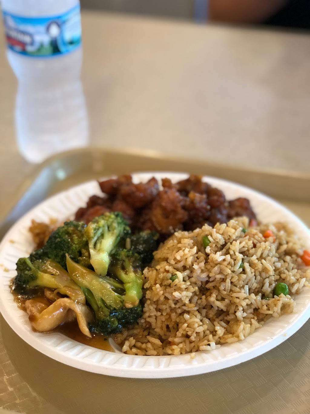 Famous Wok | restaurant | 18521 Outlet Blvd #812, Chesterfield, MO 63005, USA | 6367781360 OR +1 636-778-1360