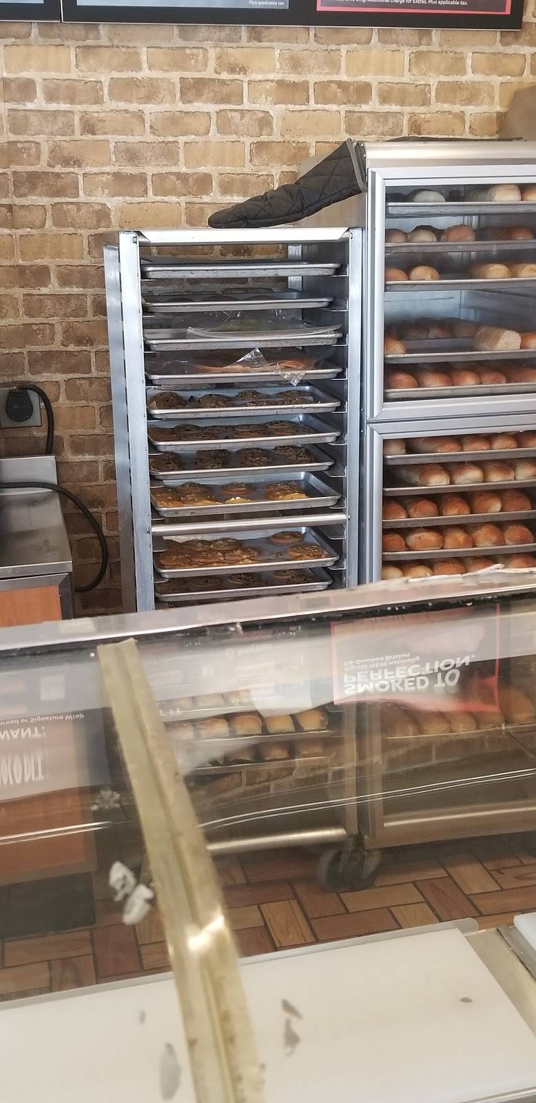 Subway Restaurants | restaurant | 707 E Pkwy S, Memphis, TN 38104, USA | 9012764420 OR +1 901-276-4420