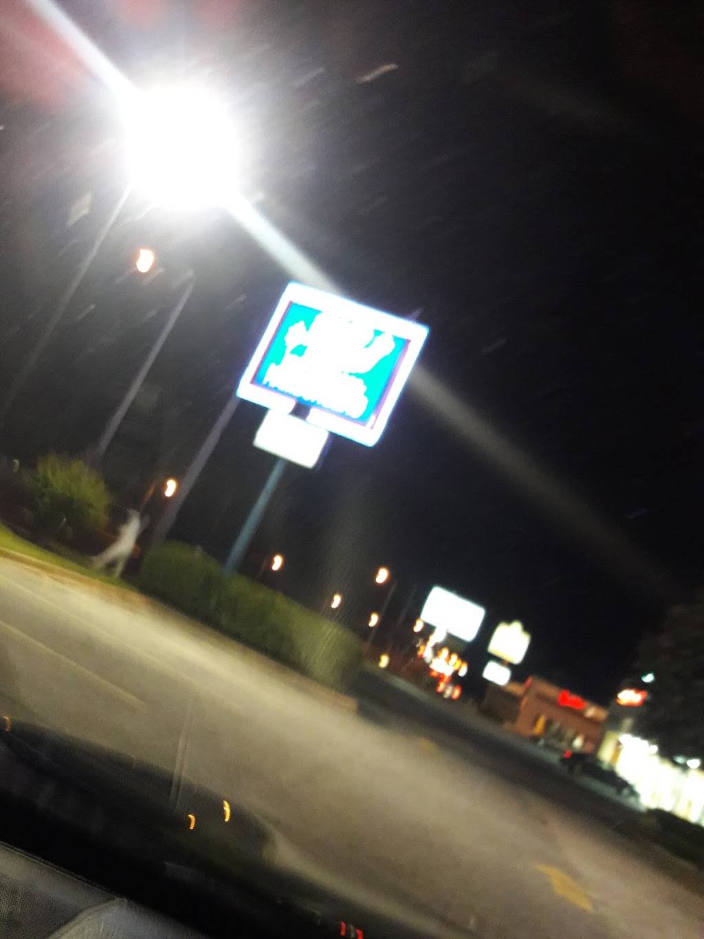 Dixie Queen | restaurant | 6759 E Shelby Dr, Memphis, TN 38141, USA | 9013625775 OR +1 901-362-5775