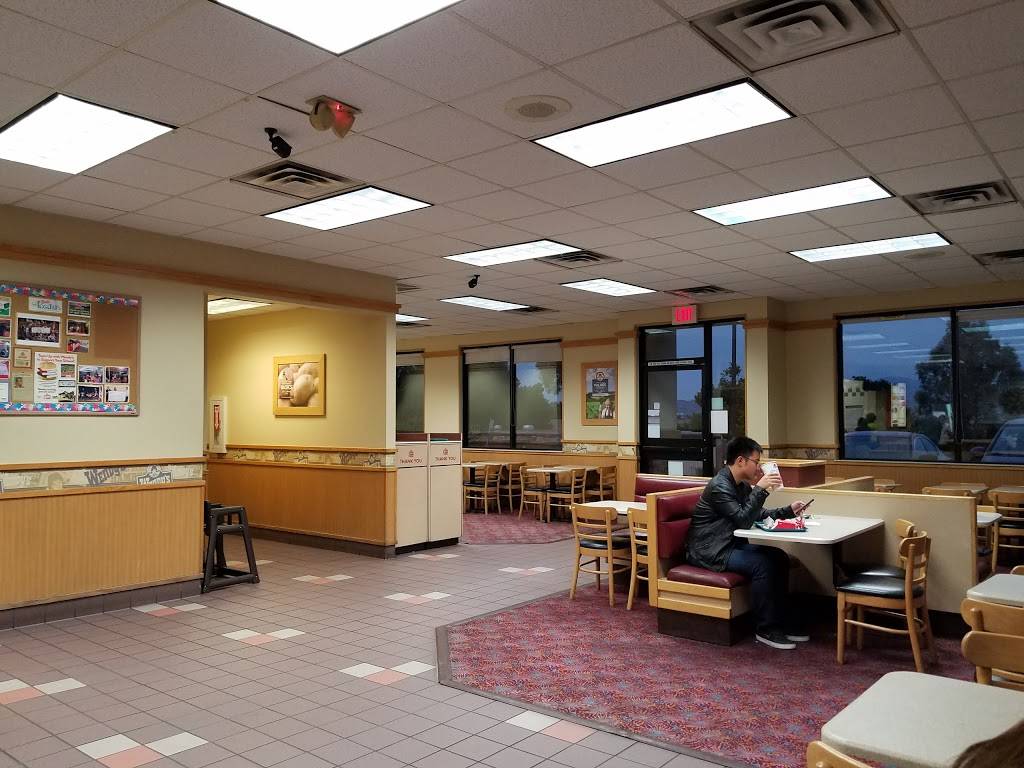 Wendys | restaurant | 24525 Lyons Ave, Santa Clarita, CA 91321, USA | 6612841619 OR +1 661-284-1619