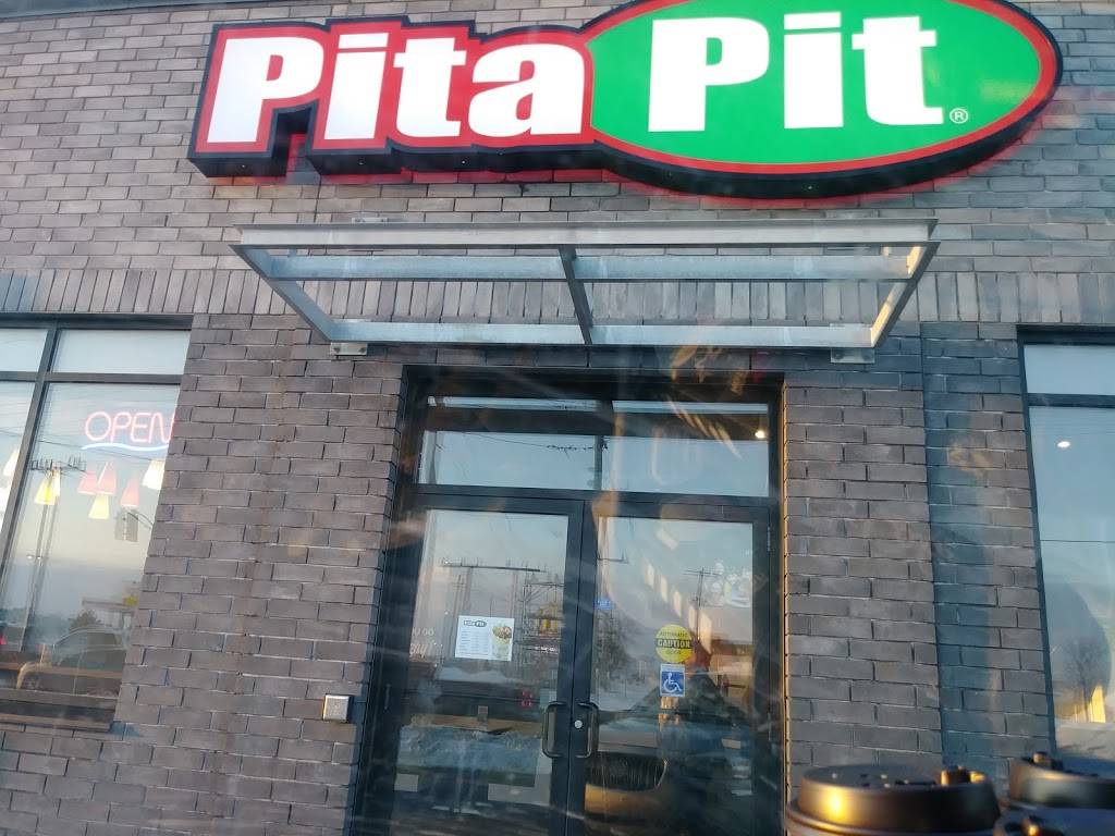 Harveys | restaurant | 1 Richmond Blvd, Napanee, ON K7R 3S3, Canada | 6133548944 OR +1 613-354-8944