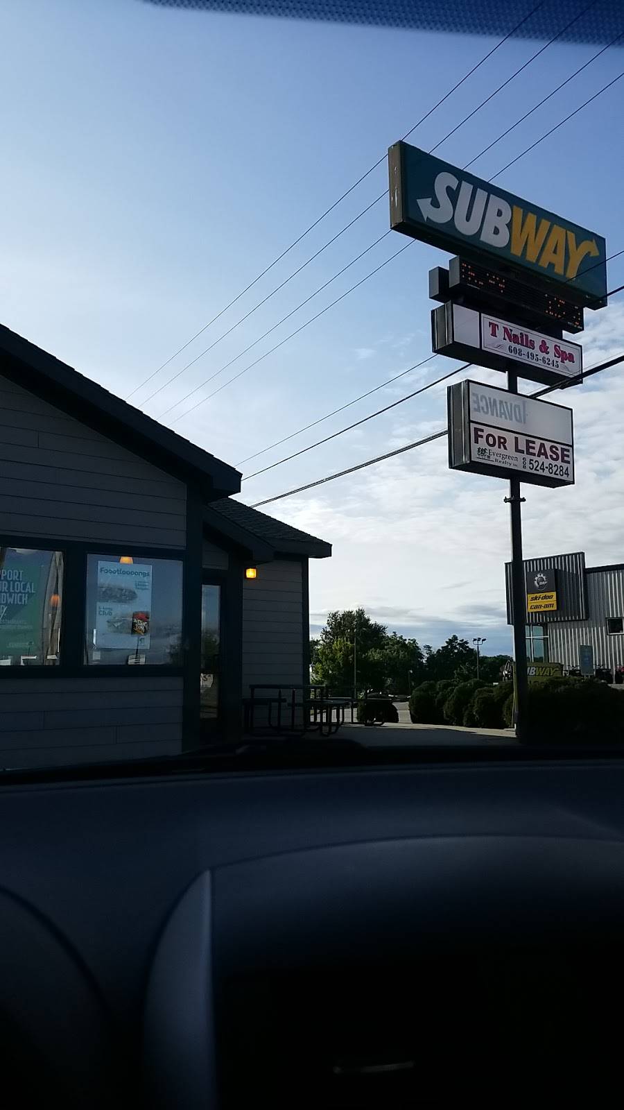 Subway | restaurant | 1320 E Main St, Reedsburg, WI 53959, USA | 6085243666 OR +1 608-524-3666