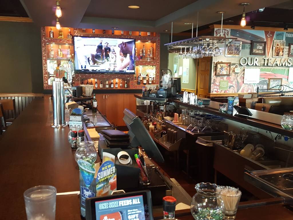 Applebees Grill + Bar | restaurant | 1501 NE Douglas St, Lees Summit, MO 64086, USA | 8162466188 OR +1 816-246-6188