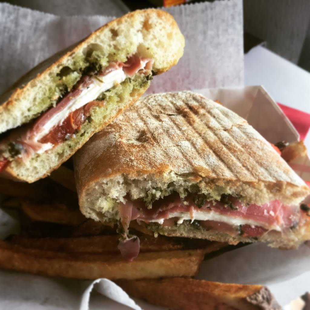 Melly Ps Food Truck | restaurant | 43 School Ground Rd, Branford, CT 06405, USA | 8556355977 OR +1 855-635-5977