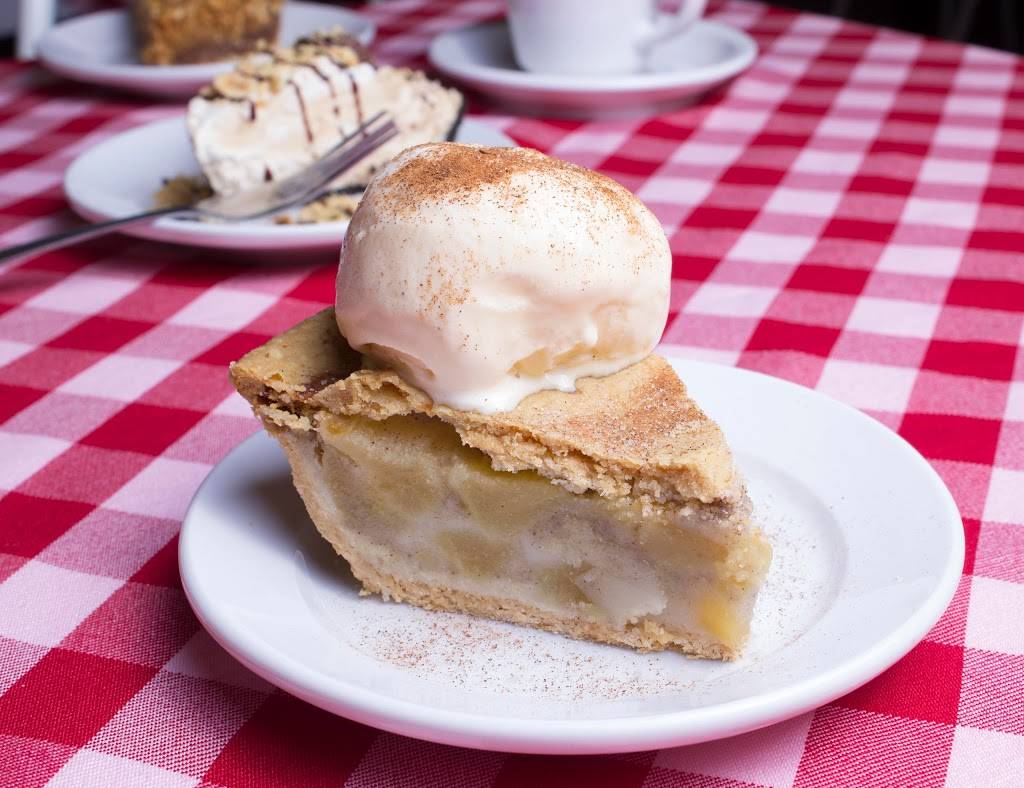 Virginia Diner, Inc | restaurant | 408 County Drive, North St, Wakefield, VA 23888, USA | 7578993106 OR +1 757-899-3106