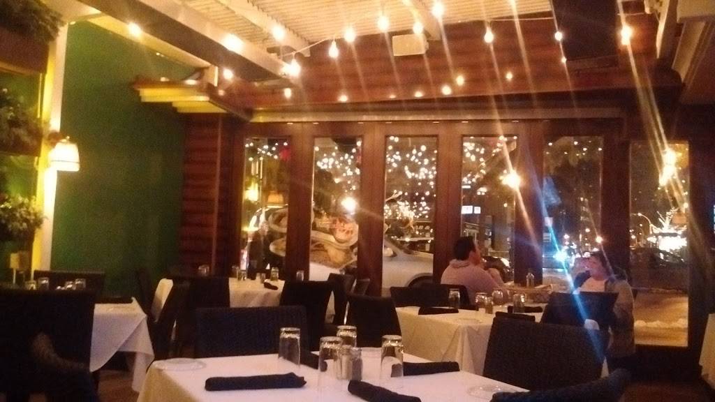 Carmines | restaurant | 1043 N Rush St, Chicago, IL 60611, USA | 3129887676 OR +1 312-988-7676