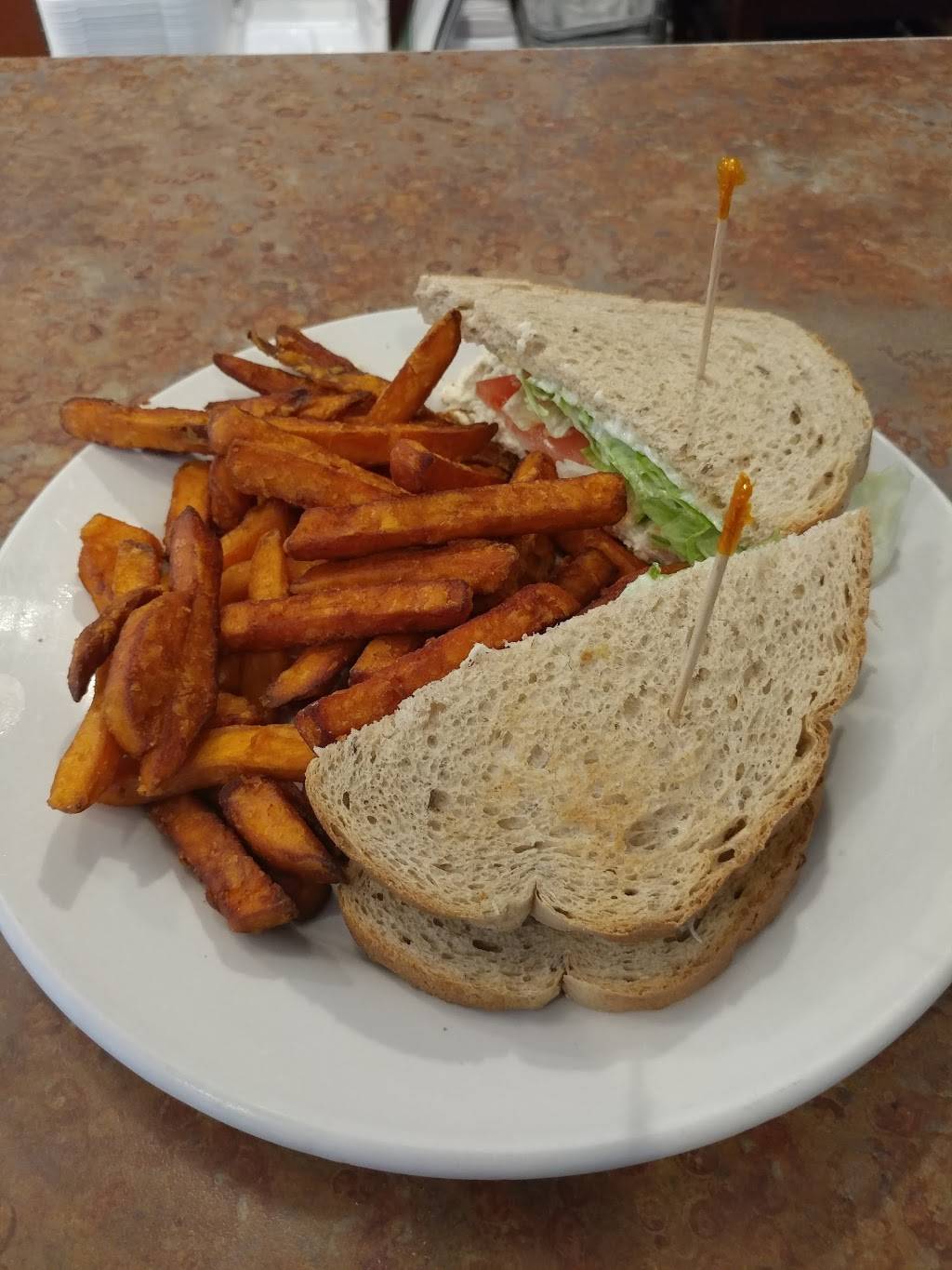 Locals Family Diner | restaurant | 832 N Howe St, Southport, NC 28461, USA | 9104570444 OR +1 910-457-0444