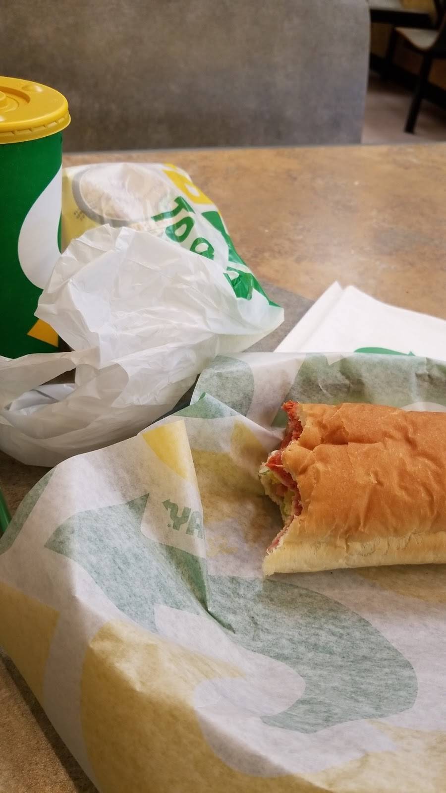Subway | restaurant | 916 N Augusta St, Staunton, VA 24401, USA | 5408861527 OR +1 540-886-1527