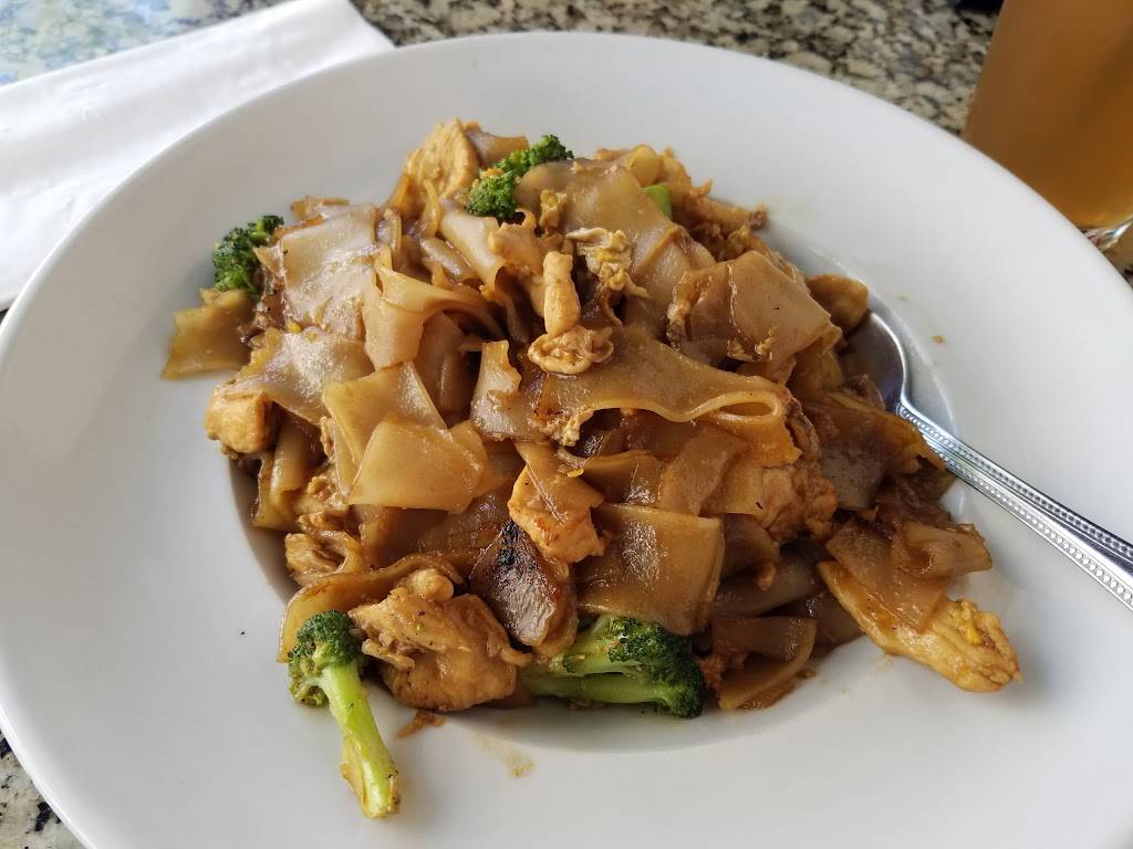 Thai Dishes on Broadway | restaurant | 123 Broadway, Santa Monica, CA 90401, USA | 3103946189 OR +1 310-394-6189