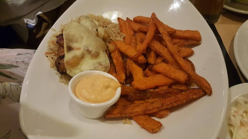 Rôtisserie St-Hubert | restaurant | 1111 Boulevard des Laurentides, Laval, QC H7N 5B5, Canada | 5143855555 OR +1 514-385-5555