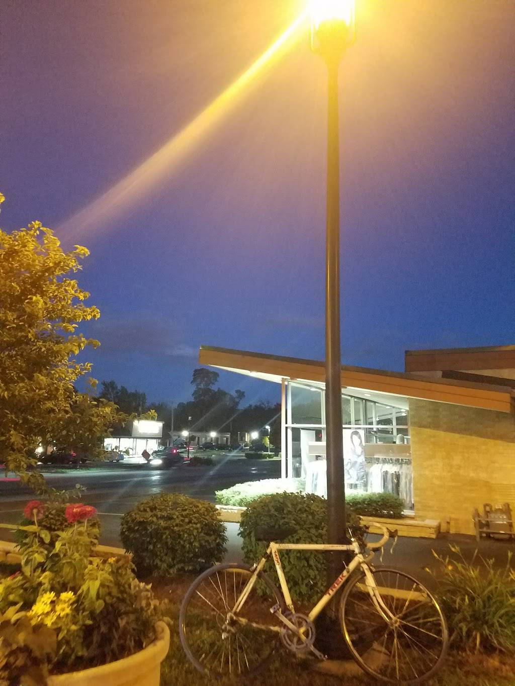 Papa Saverios Pizzeria | meal takeaway | 807 N Main St, Glen Ellyn, IL 60137, USA | 6309429999 OR +1 630-942-9999