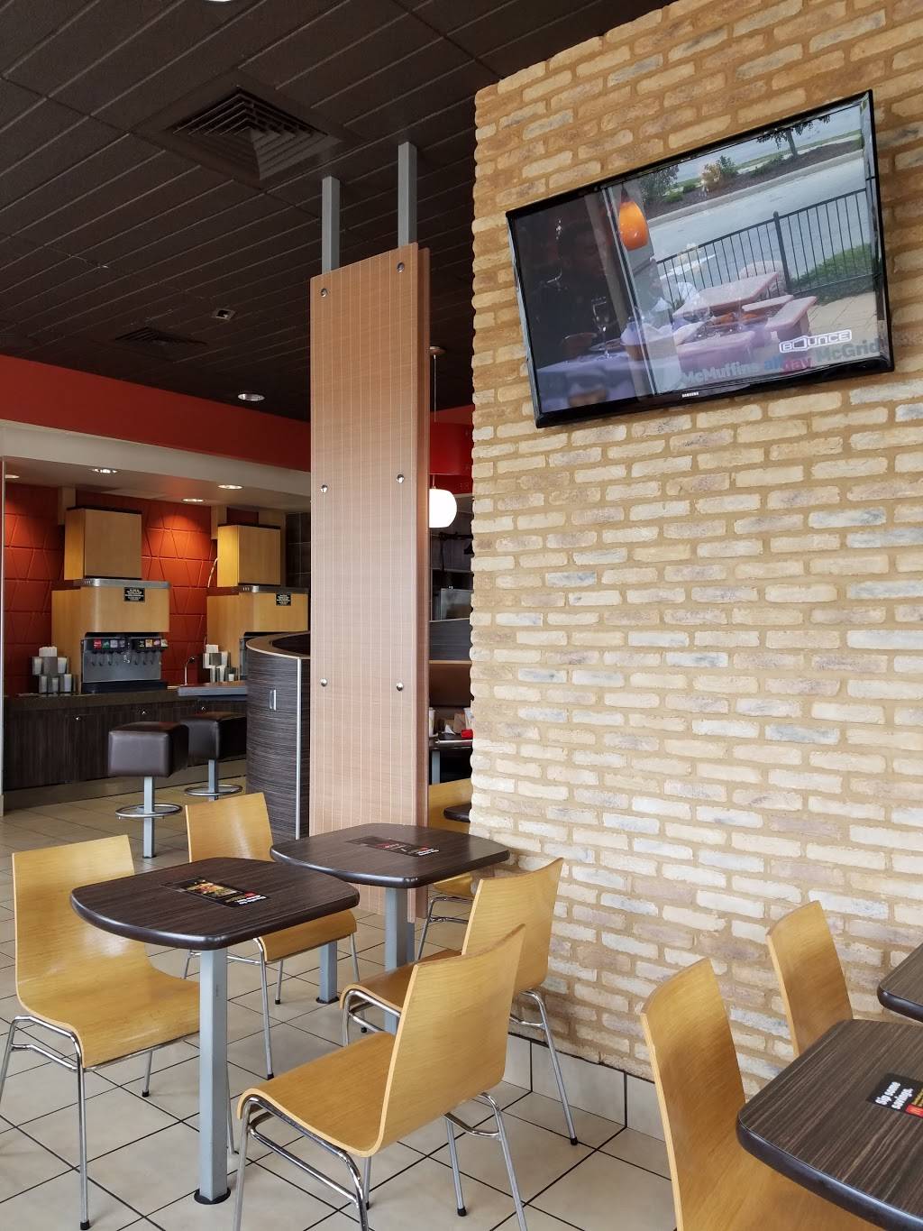 McDonalds | cafe | 76th And, Good Hope Rd, Milwaukee, WI 53223, USA | 4147608927 OR +1 414-760-8927