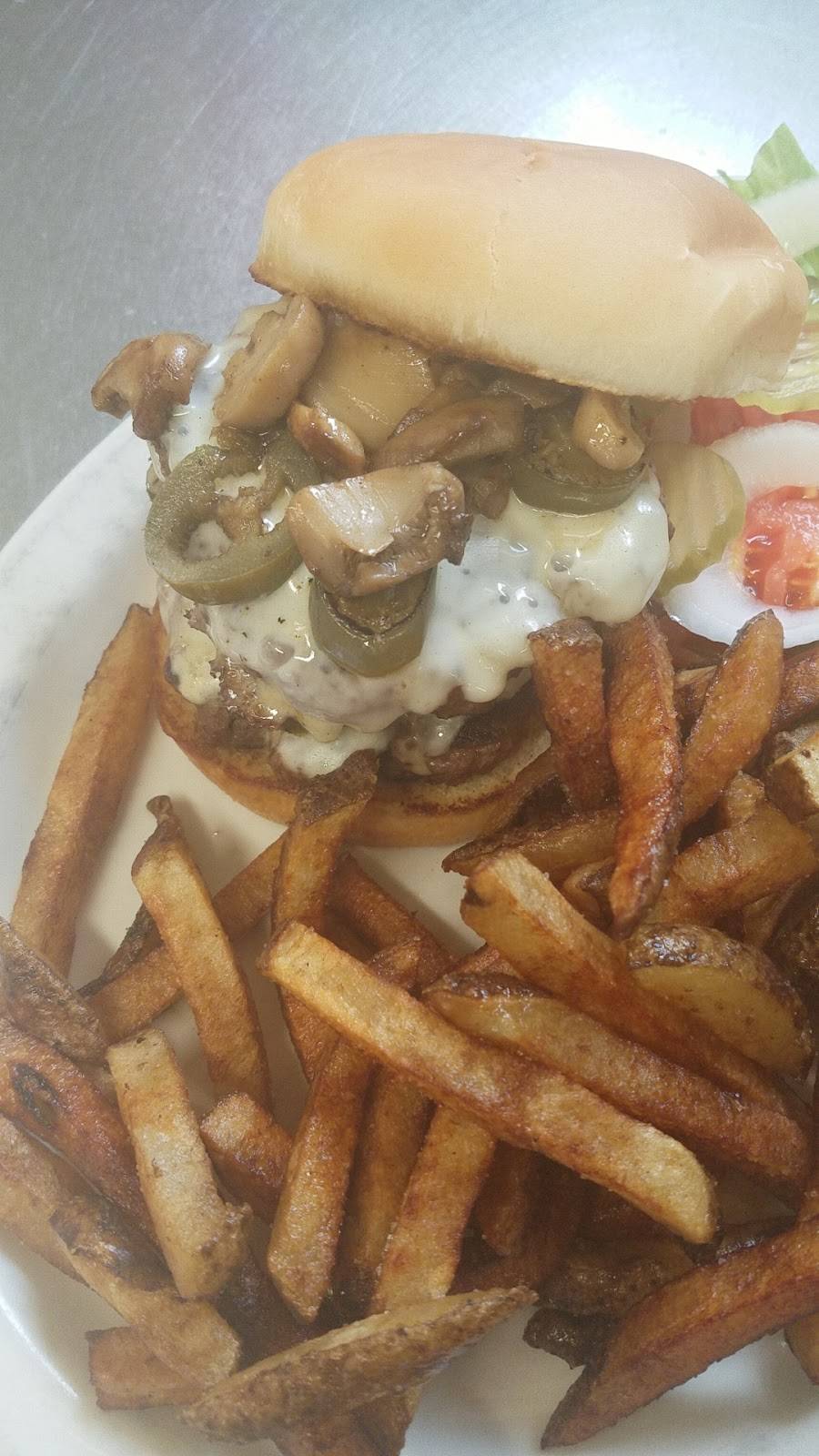 Hi-way cafe | cafe | 320 US-24, Salisbury, MO 65281, USA | 6603885504 OR +1 660-388-5504