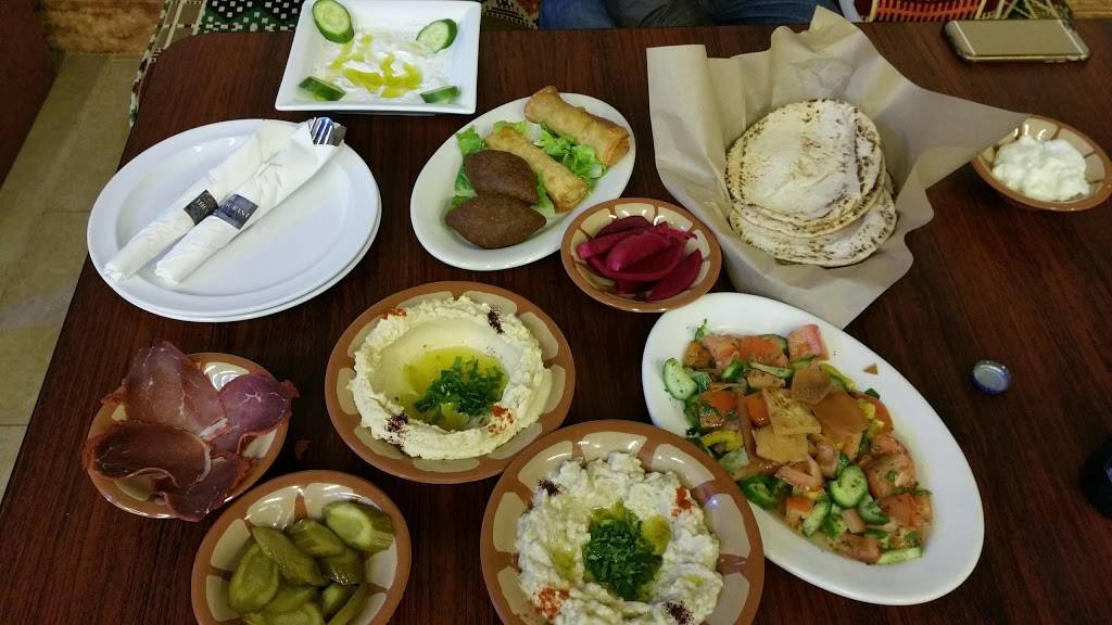 The Vault Anaheim | restaurant | 2951 W Ball Rd, Anaheim, CA 92804, USA | 7142521111 OR +1 714-252-1111