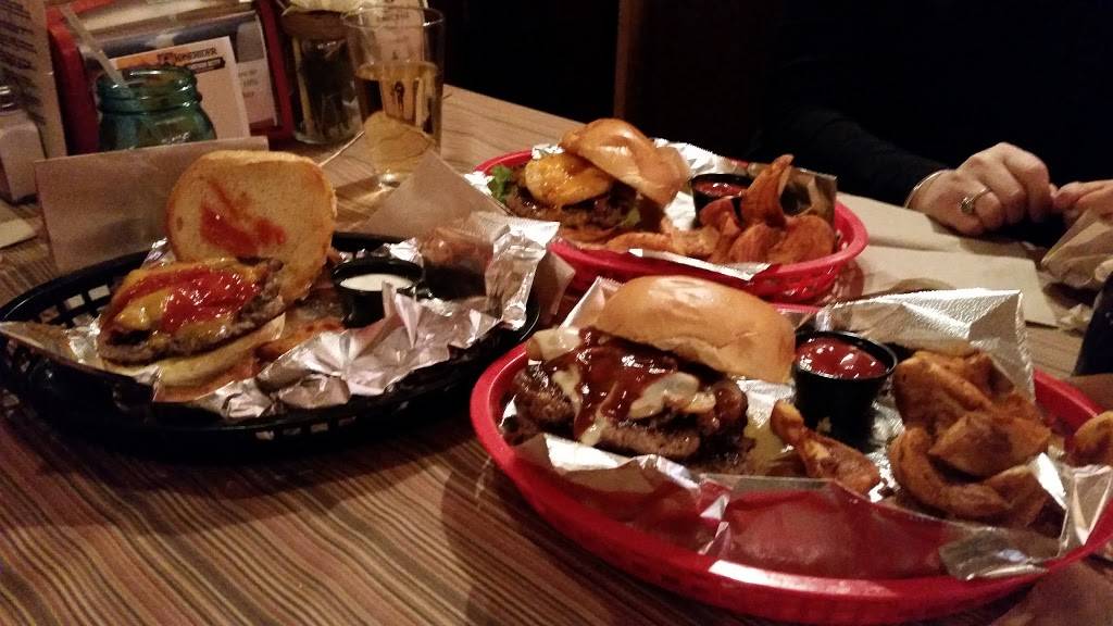 Jakes Bar & Grill | restaurant | 137 N Wayne Ave, Waynesboro, VA 22980, USA | 5404512252 OR +1 540-451-2252