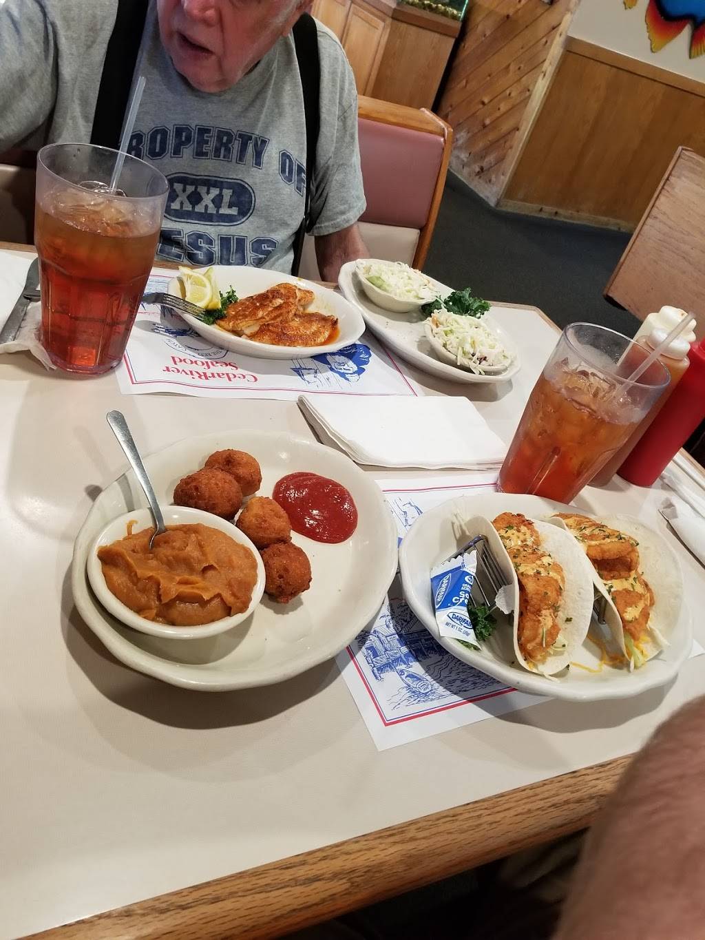 Cedar River Seafood Restaurant | restaurant | 2475 Blanding Blvd #1, Middleburg, FL 32068, USA | 9042824200 OR +1 904-282-4200