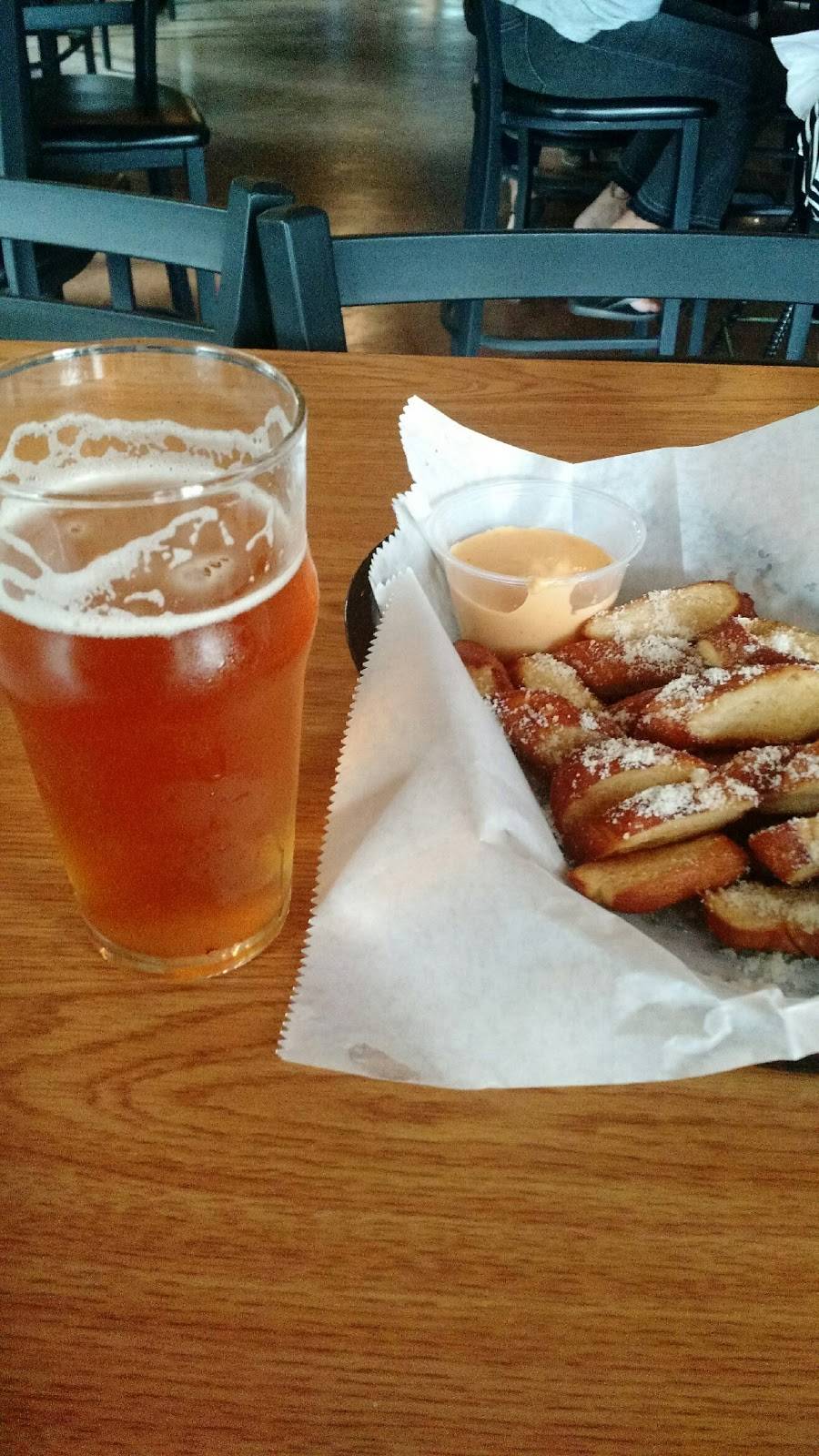 Pike 51 Brewery | restaurant | 3768 Chicago Dr, Hudsonville, MI 49426, USA | 6166624589 OR +1 616-662-4589