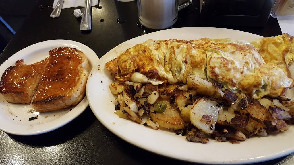 Maisons Fine Food | restaurant | 13031 Mack Ave, Detroit, MI 48215, USA | 3133317577 OR +1 313-331-7577