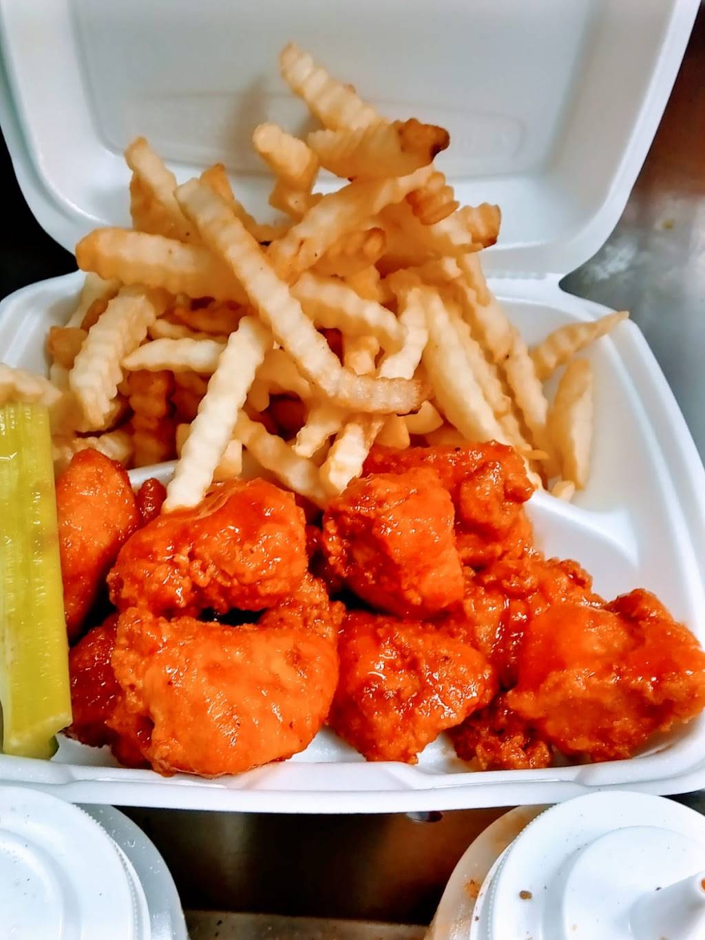 Americas Best Wings | restaurant | 3500 Main St, Buffalo, NY 14226, USA | 7162755555 OR +1 716-275-5555