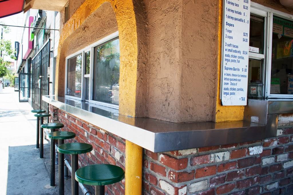 Burrito King | restaurant | 2109 Sunset Blvd, Los Angeles, CA 90026, USA | 2133022581 OR +1 213-302-2581