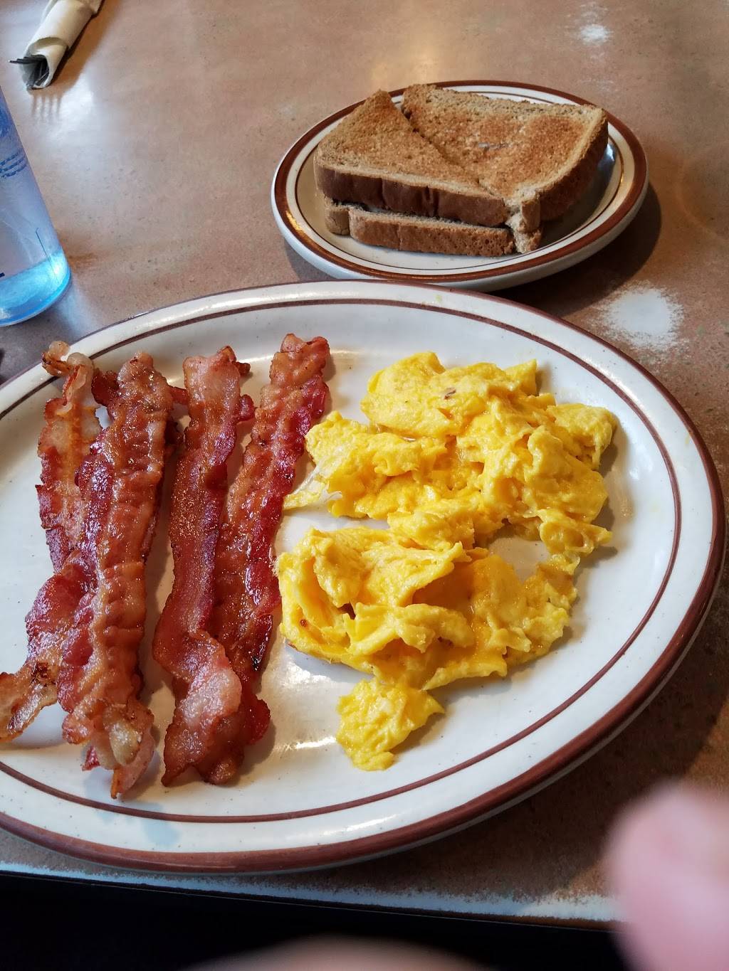 4 Points Diner | restaurant | 33145 Dequindre Rd, Troy, MI 48083, USA | 2485886110 OR +1 248-588-6110