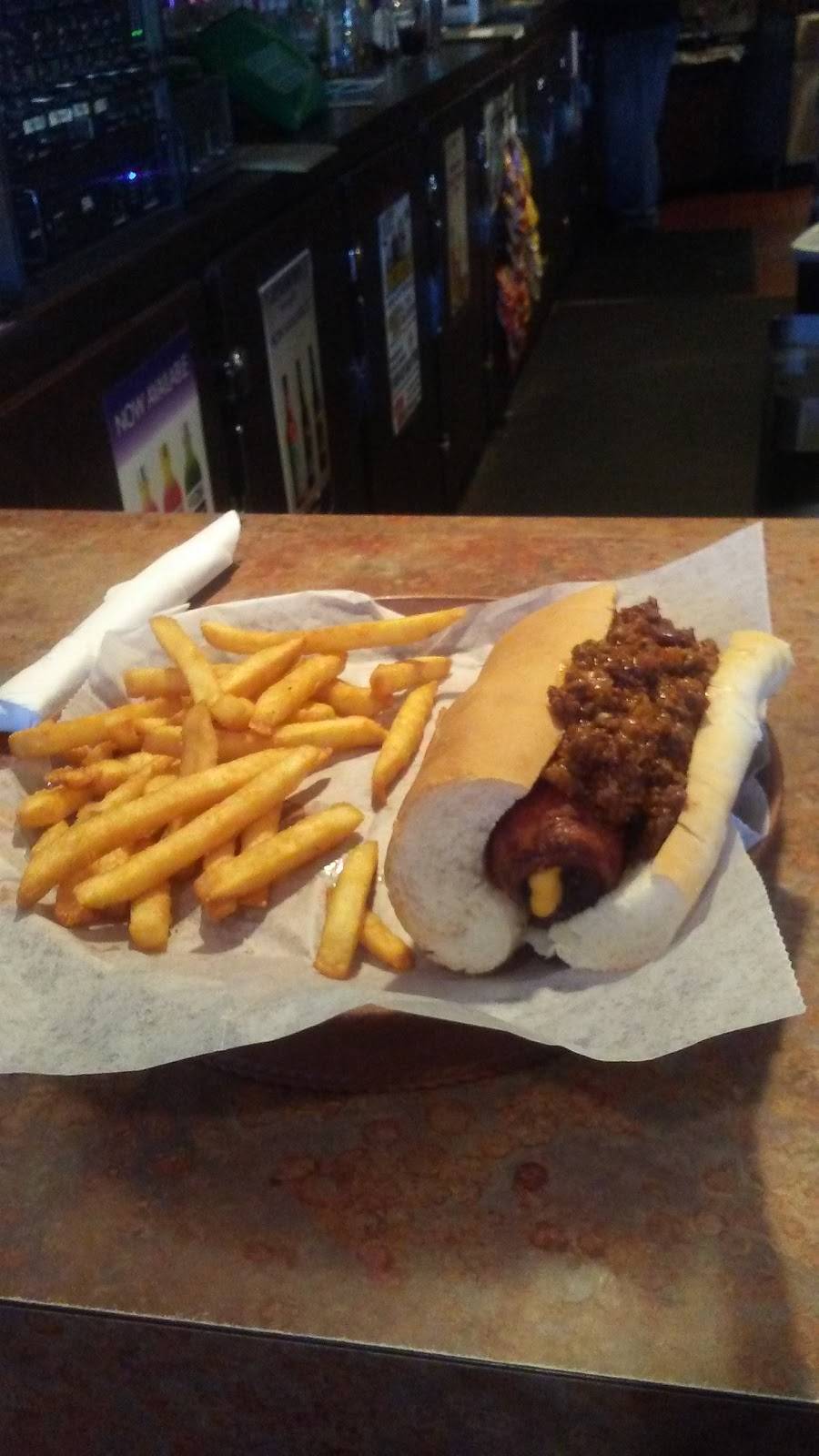 Gilligans Bar & Grill | restaurant | 1985 Velp Ave, Green Bay, WI 54303, USA | 9208573421 OR +1 920-857-3421