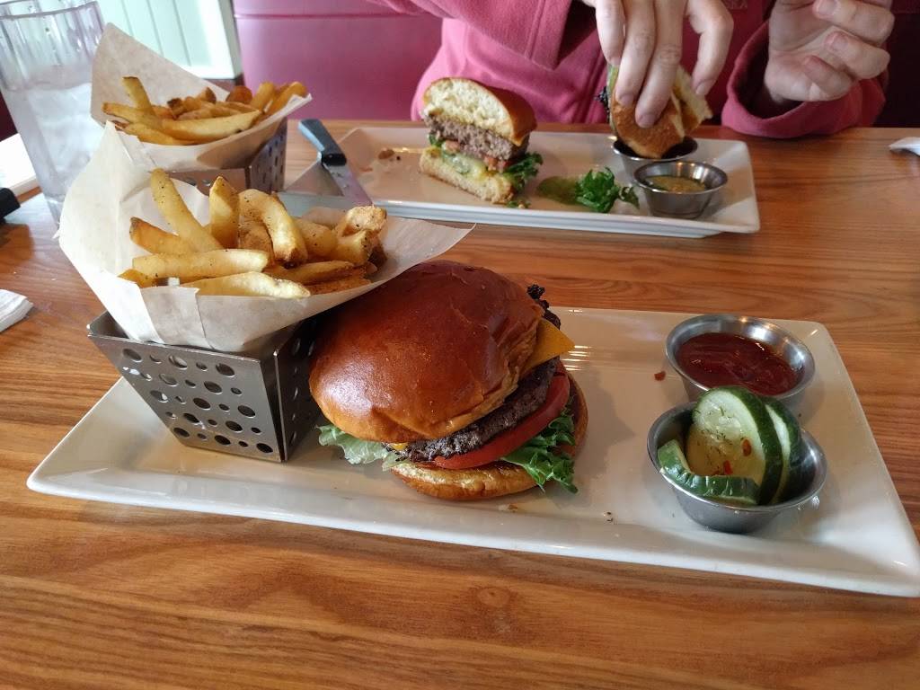 Chilis Grill & Bar | meal takeaway | 2891 S Veterans Pkwy, Springfield, IL 62704, USA | 2175468505 OR +1 217-546-8505