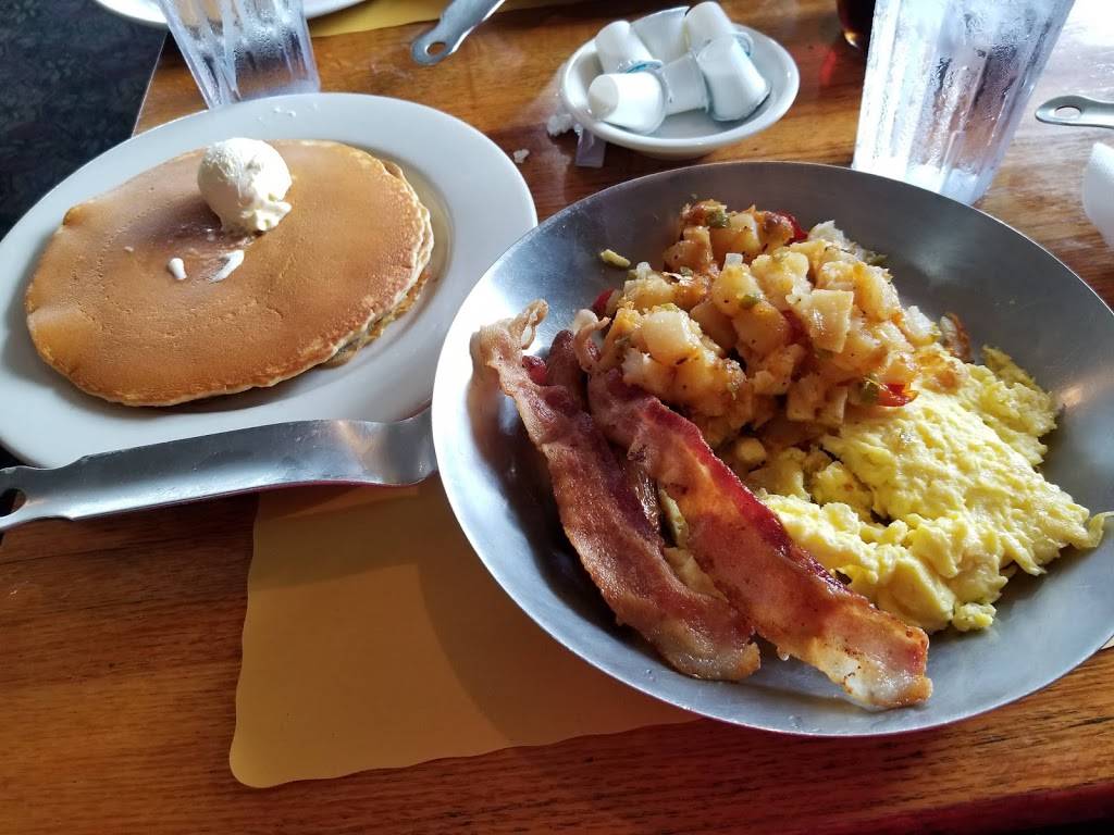 Aunt Sarahs Pancake House | restaurant | 4205 W Broad St, Richmond, VA 23230, USA | 8043588812 OR +1 804-358-8812