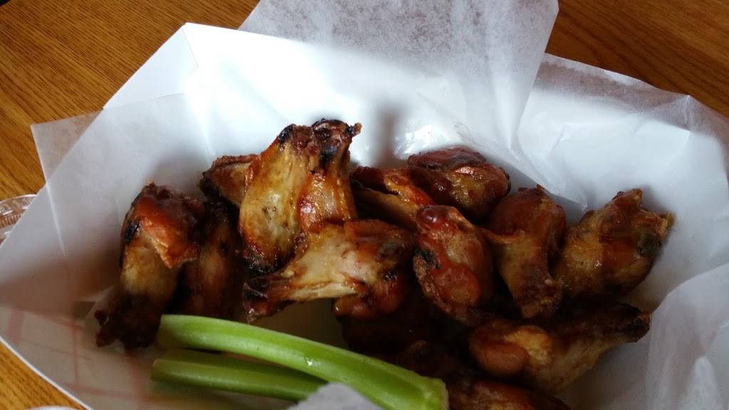 Stuarts Smokehouse & Seafood | night club | 1738 Highland Trail, Alderson, WV 24910, USA | 3044453294 OR +1 304-445-3294