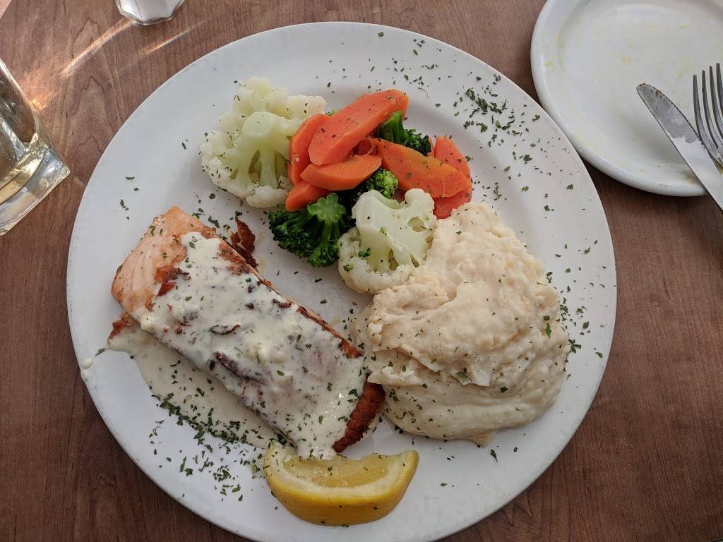 Waters Edge Restaurant | restaurant | 50 Canal St E, Bobcaygeon, ON K0M 1A0, Canada | 7057381802 OR +1 705-738-1802