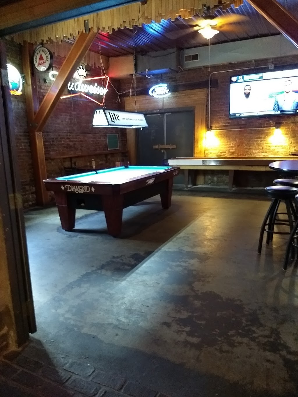 DuKum Inn | restaurant | 111 S Elson St, Kirksville, MO 63501, USA | 6606659764 OR +1 660-665-9764