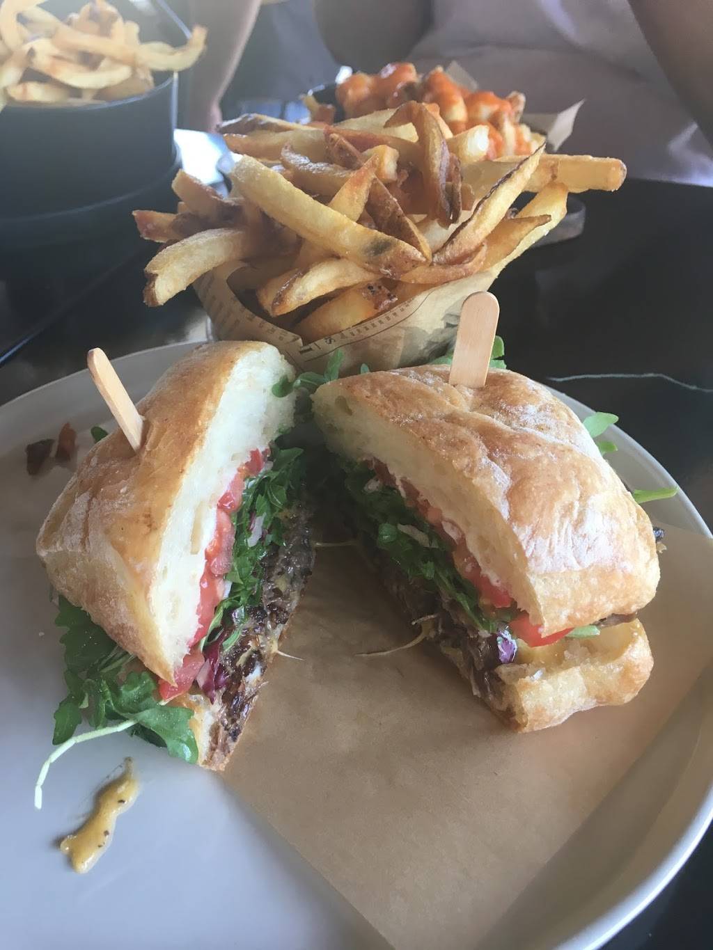 The New Deal | restaurant | 3501 W Magnolia Blvd, Burbank, CA 91505, USA | 8188617731 OR +1 818-861-7731