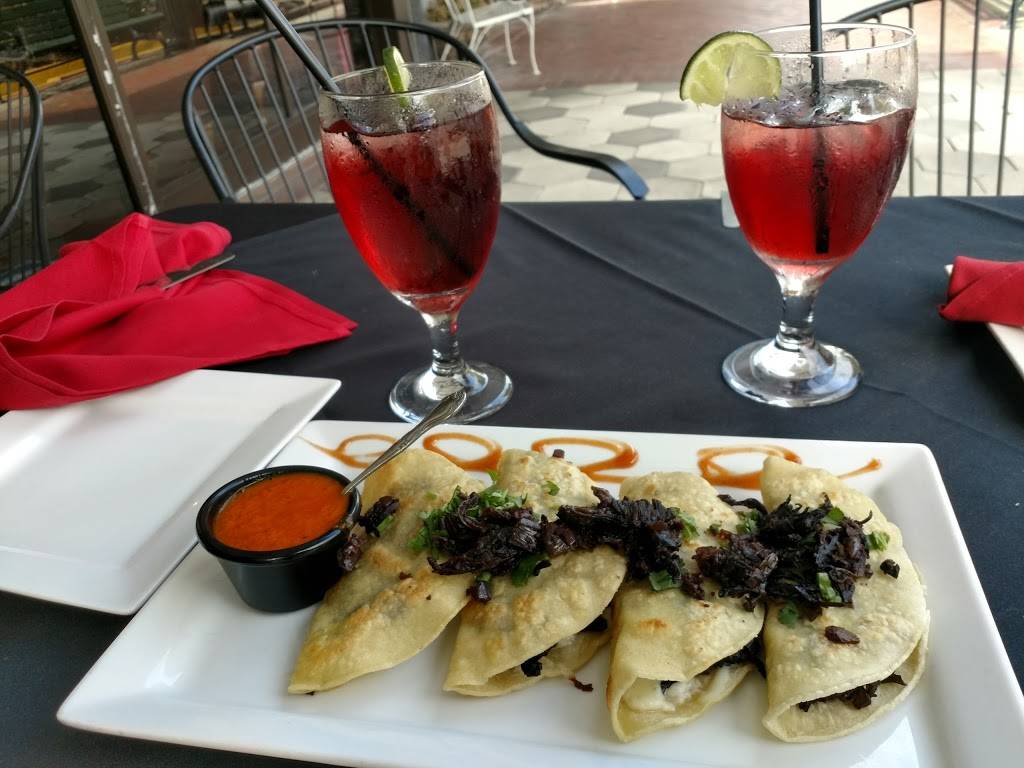 De La Vega Restaurante y Galeria | restaurant | 128 N Woodland Blvd, DeLand, FL 32720, USA | 3867344444 OR +1 386-734-4444